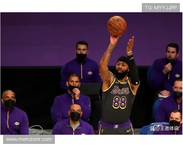 湖人队交易计划曝光，詹姆斯与戴维斯未来成疑，球队重建进入关键期